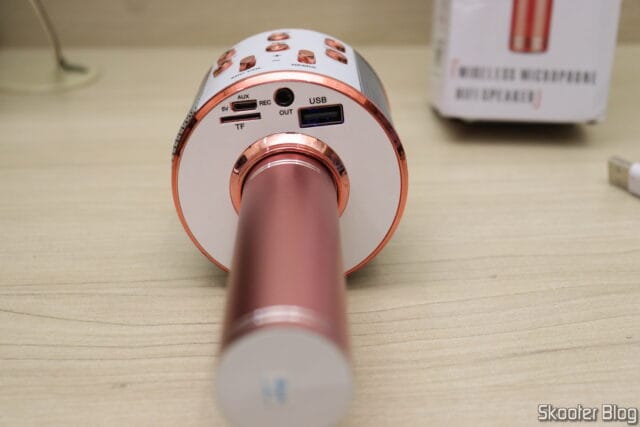 Microfone WS-858 e seus conectores.